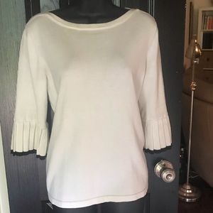 Cable & Gauge Size M Pleated Sleeve Sweater